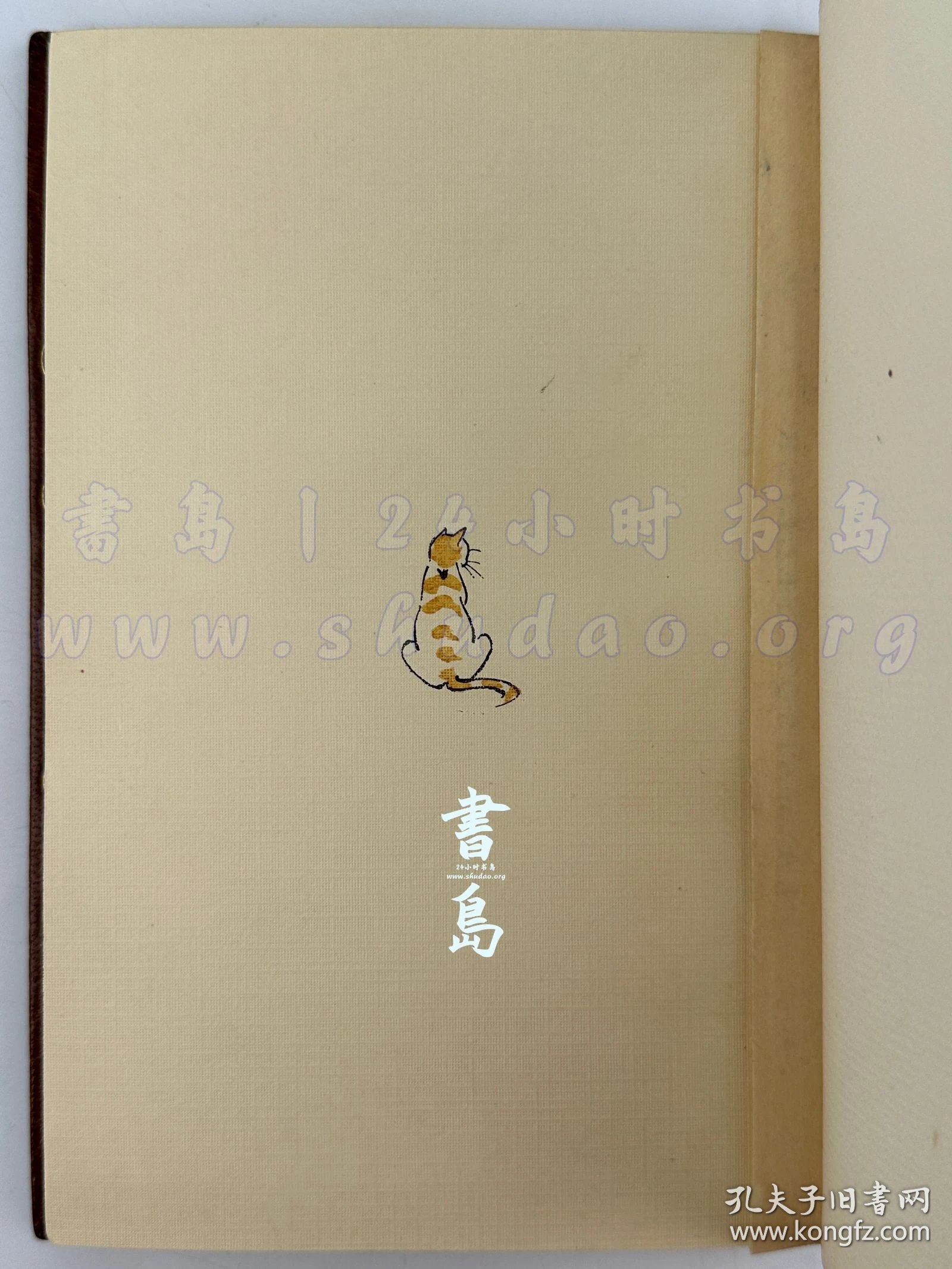 点击查看原图 限量1200本之第316号!1936年法国巴黎《泰利埃公馆》La Maison Tellier,法文,全皮精装,压花烫金,附插匣,法国文学大师莫泊桑的短篇小说、被公认为写实与自然主义文学的巅峰之作,通过极其辛辣的对比,将“高尚、神圣的宗教仪式”与“卑微、世俗的妓女”交织在一起,但真正打动人心、展现神圣人性的,反而是被社会边缘化的妓女,瑞士裔法国装饰艺术先锋画家 Carlègle 创作全书彩图21幅