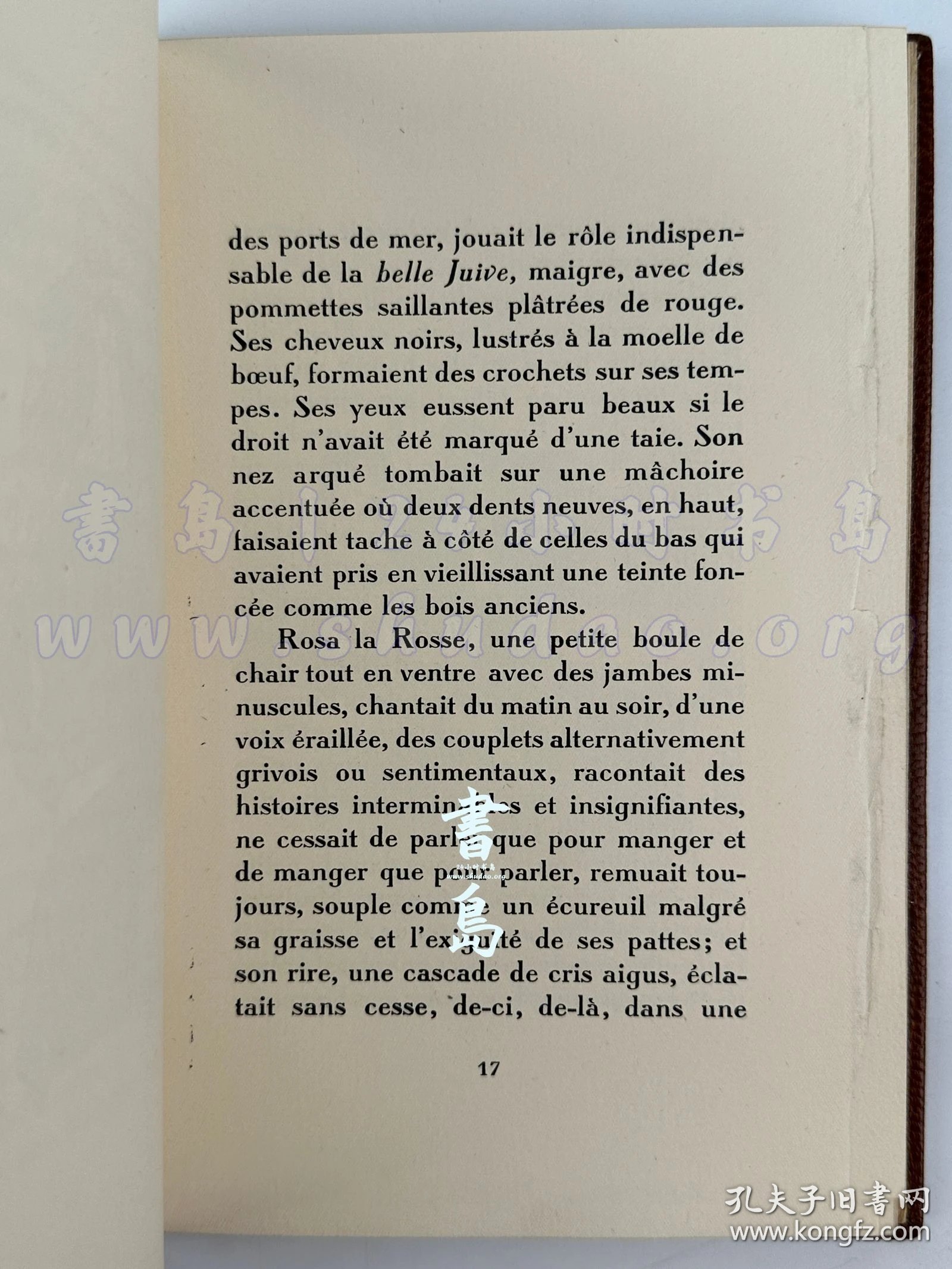 点击查看原图 限量1200本之第316号!1936年法国巴黎《泰利埃公馆》La Maison Tellier,法文,全皮精装,压花烫金,附插匣,法国文学大师莫泊桑的短篇小说、被公认为写实与自然主义文学的巅峰之作,通过极其辛辣的对比,将“高尚、神圣的宗教仪式”与“卑微、世俗的妓女”交织在一起,但真正打动人心、展现神圣人性的,反而是被社会边缘化的妓女,瑞士裔法国装饰艺术先锋画家 Carlègle 创作全书彩图21幅